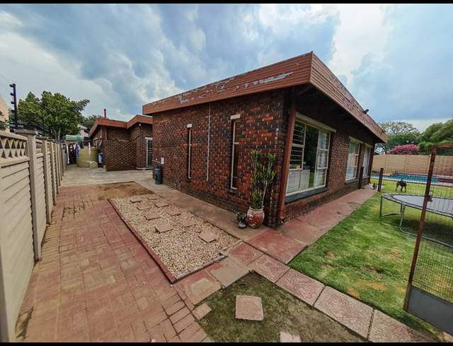 3 BEDROOM HOUSE FOR SALE IN VANDERBIJLPARK SE 7